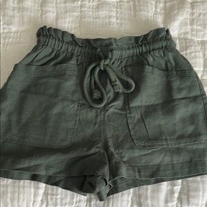 Universal Thread Green Cargo Shorts with Elastic Waist